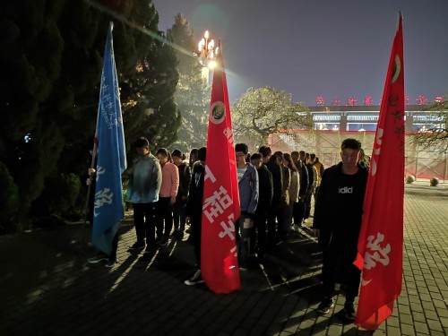 5a9169fc251b4eef9a1e8648a4672f64.jpg 默哀.jpg