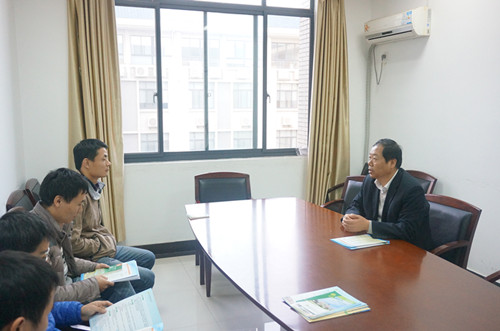 宋西德书记向武汉大学计算机91成人
博士生进行教师招聘宣传