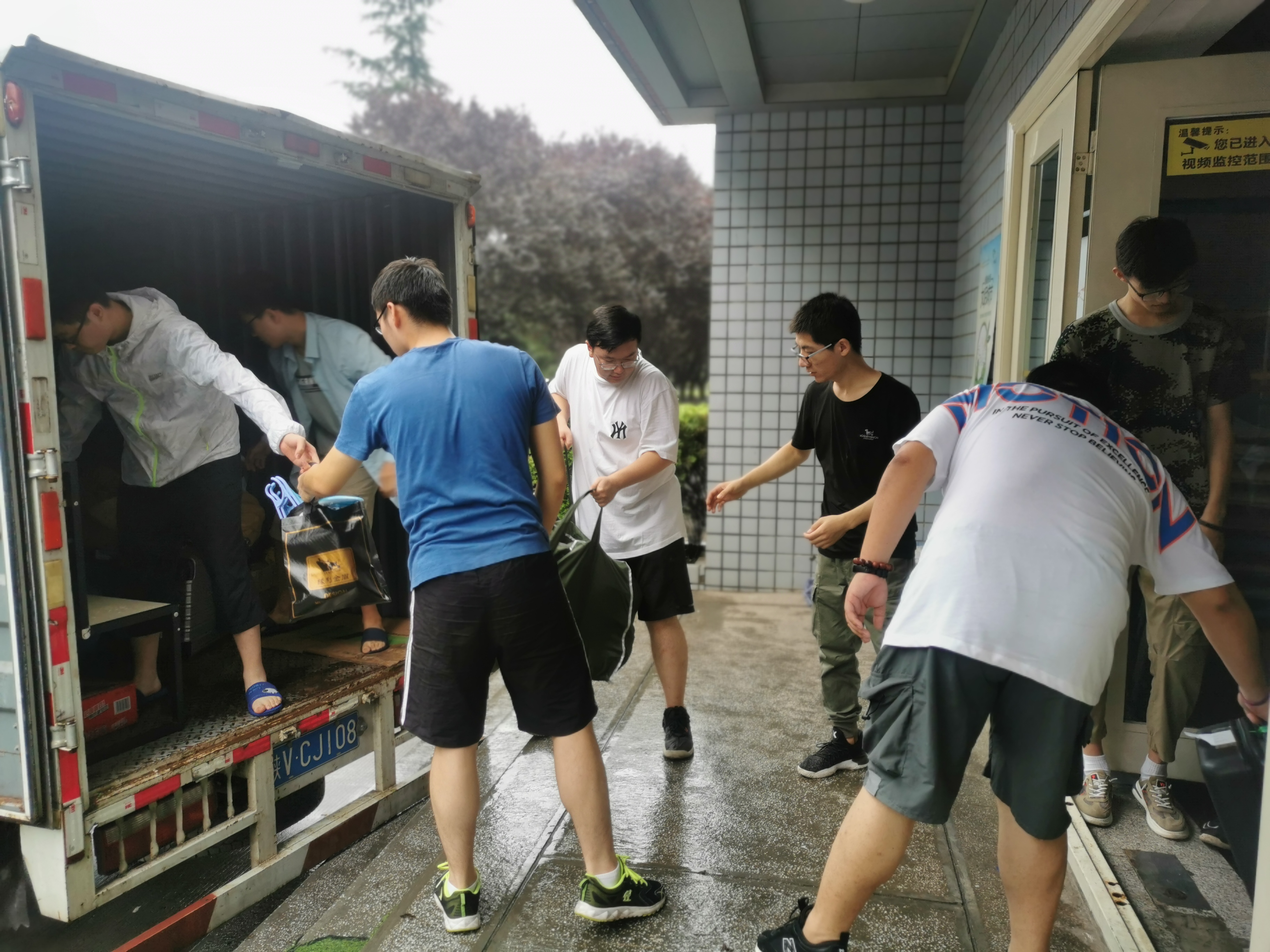 a9b4b49455c54166b9ced8b697450640.jpg 搬迁照片1.jpg